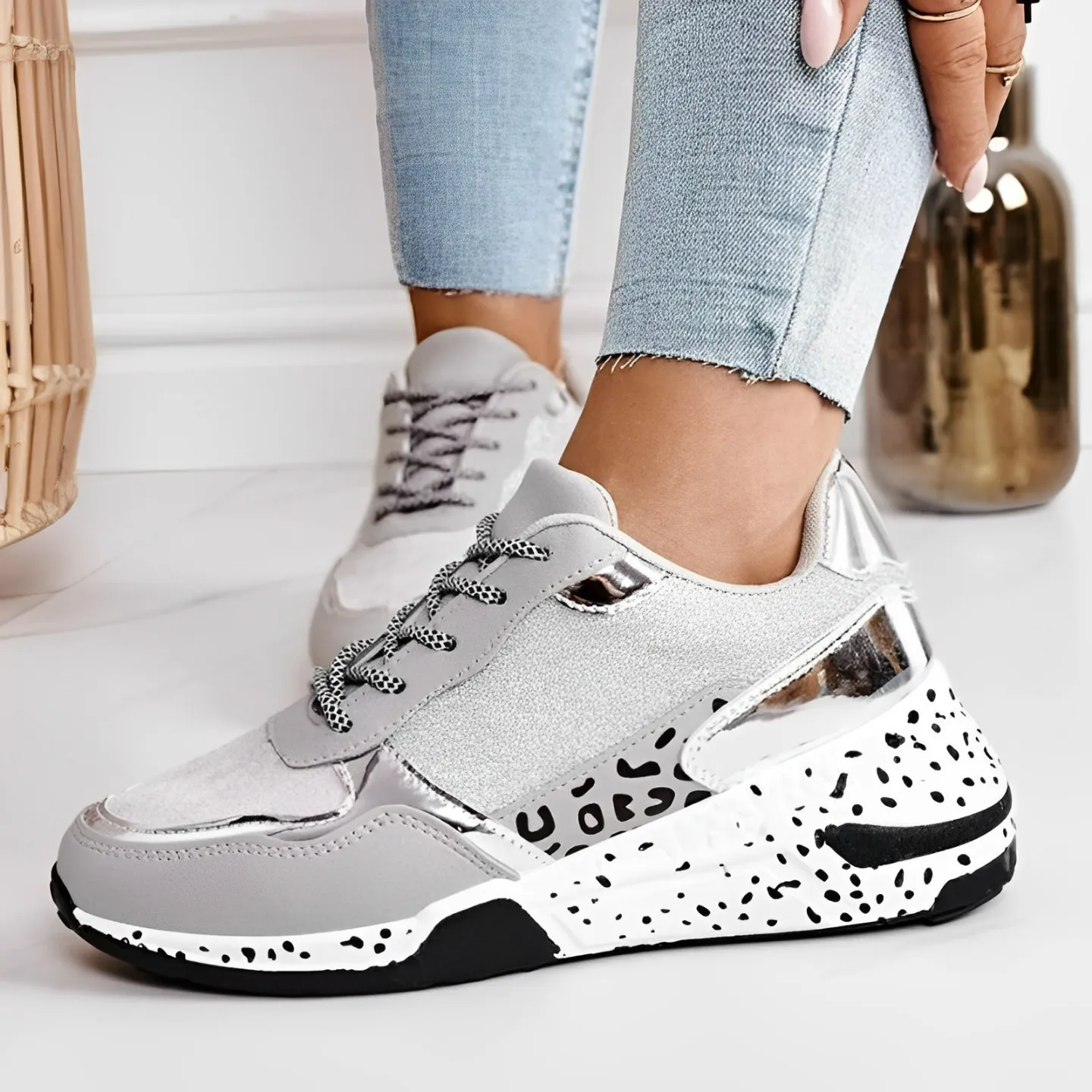 Relaxed and lightweight Sneakers